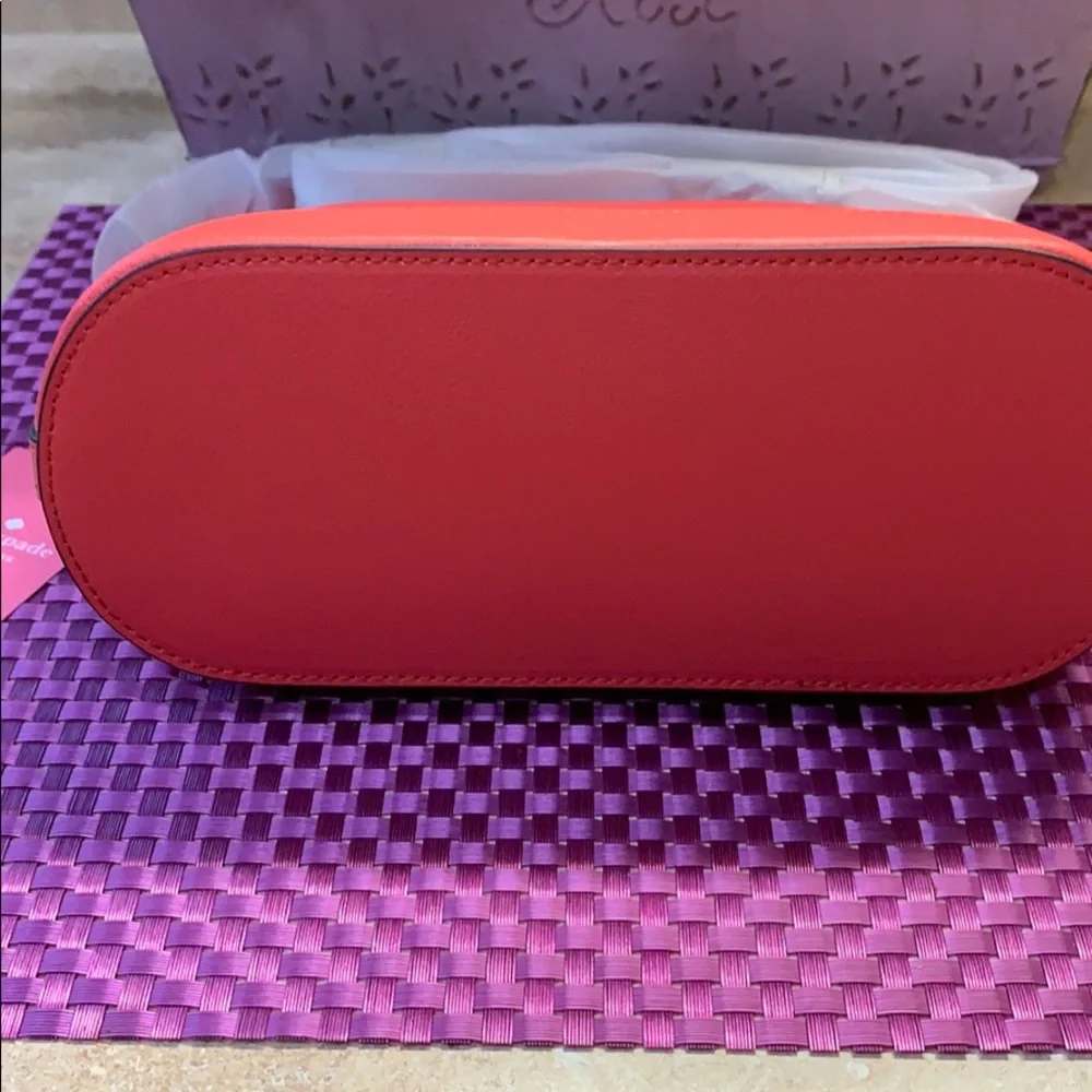 Kate Spade purse new with tags. Perfect Christmas gift. Great color